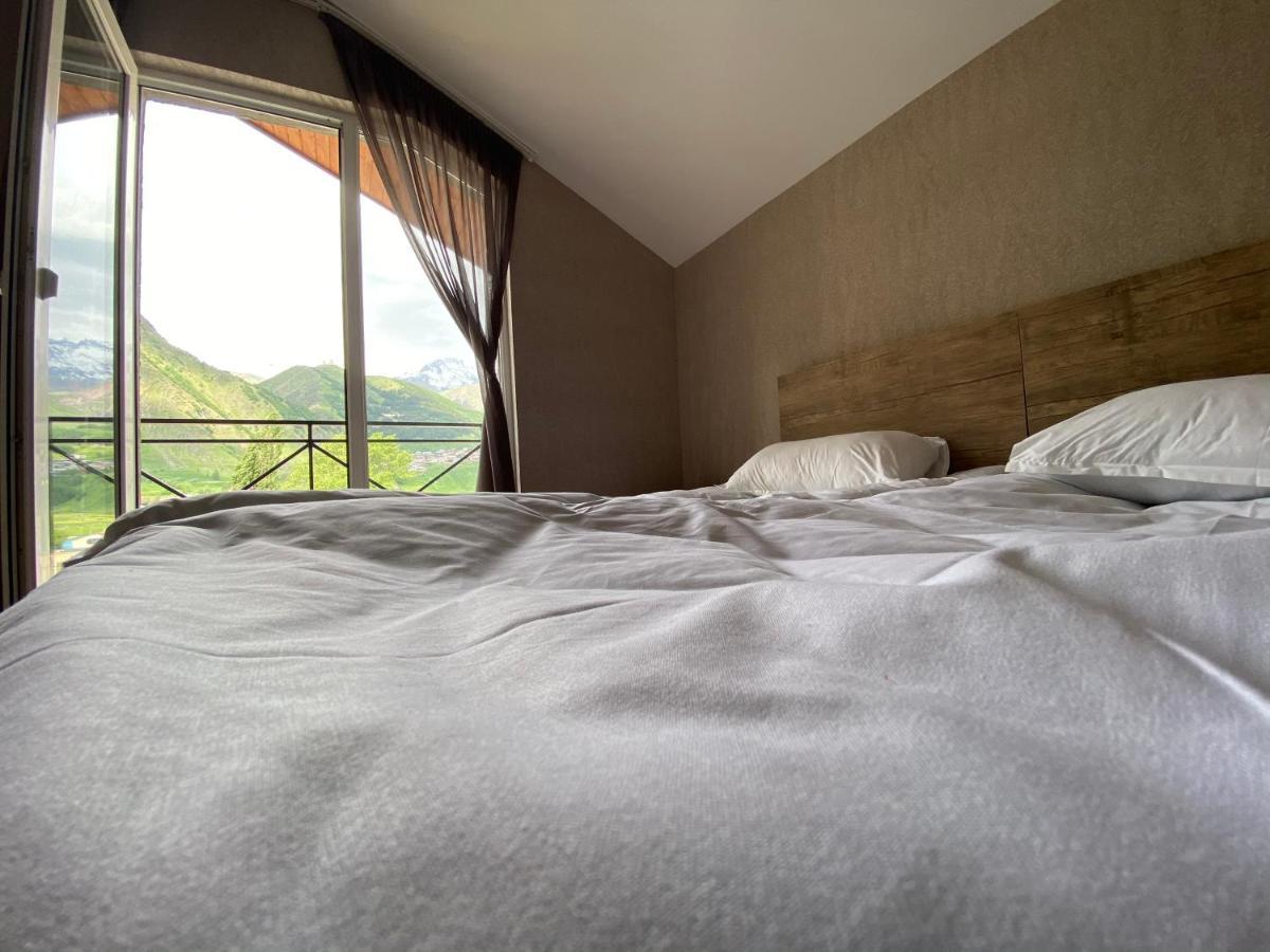 Uptown Boutique Kazbegi Hotel ภายนอก รูปภาพ