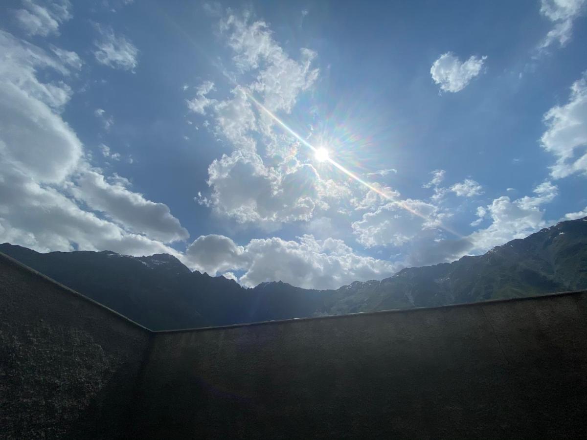 Uptown Boutique Kazbegi Hotel ภายนอก รูปภาพ
