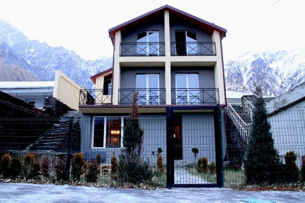 Uptown Boutique Kazbegi Hotel ภายนอก รูปภาพ